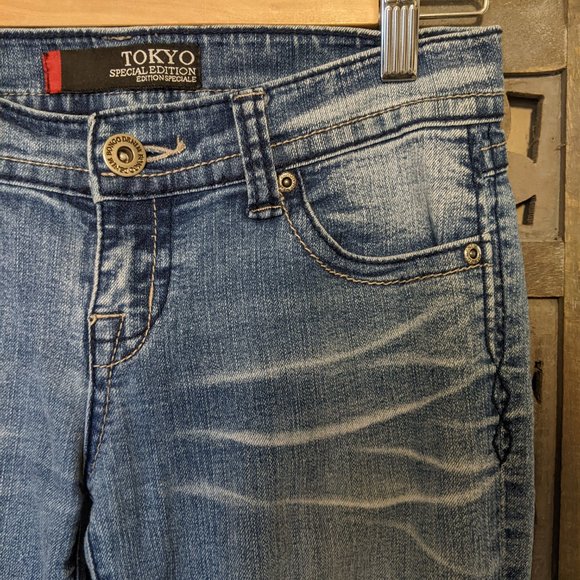 Light Wash - Distressed Ladies Jeans - Picture 4 of 6